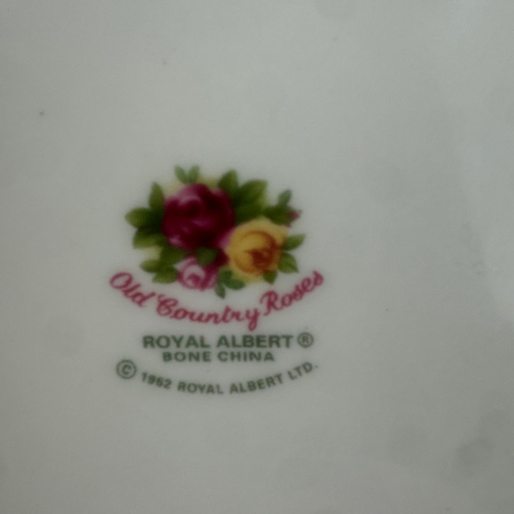 Royal Albert Old Country Roses Square Salad Dessert Plate Bone China Gold Trim - Picture 7 of 12